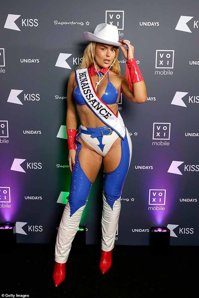 Таллия Сторм сделала все возможное, возглавив прибывших на вечеринку Kiss Haunted House Party, организованную здесь, в Outernet, в Лондоне во вторник.