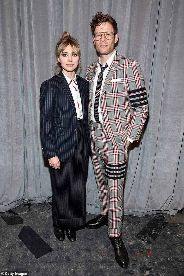 На фотографиях, полученных The Sun, 39-летняя звезда Happy Valley и 25-летняя модель Prada Шарлотта Роуз Смит (на фото) были замечены в пятницу, наслаждаясь непринужденной прогулкой на севере Лондона.