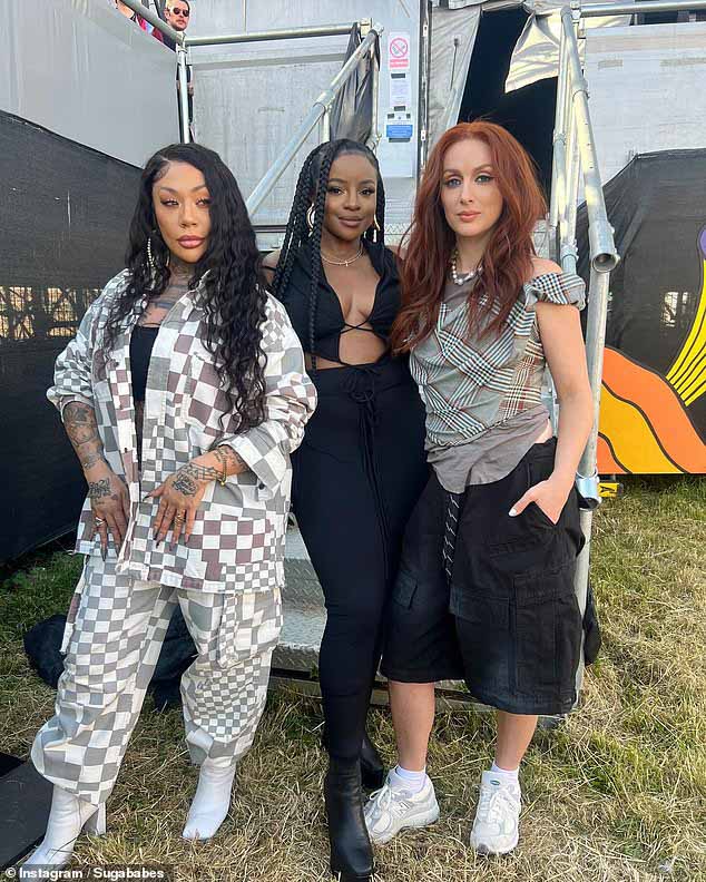 Группа Sugababes удивила пассажиров Кингс-Кросс в Лондоне, устроив им неожиданное представление в четверг.