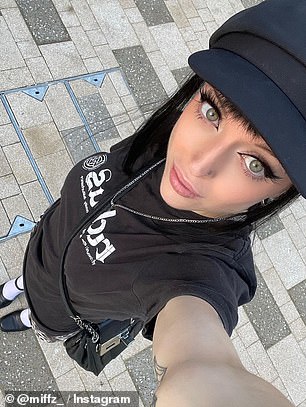 Девочка-звезда сказала: «Думаю, я сильно изменилась с шести лет, думаю, многие люди изменились, но особенно я». И только когда я начал заниматься TikTok, меня начали узнавать».