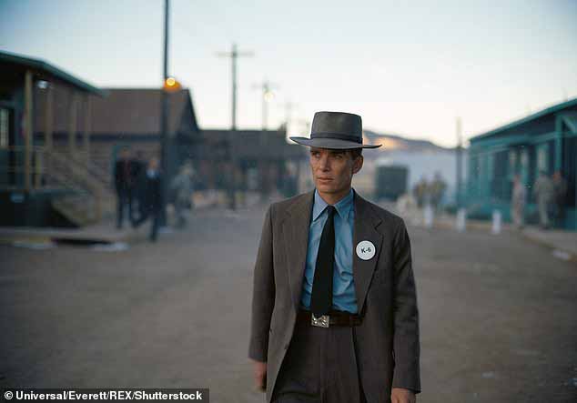 Оппенгеймер впервые получил премию «Оскар» за лучший фильм и премию BAFTA за лучший фильм.