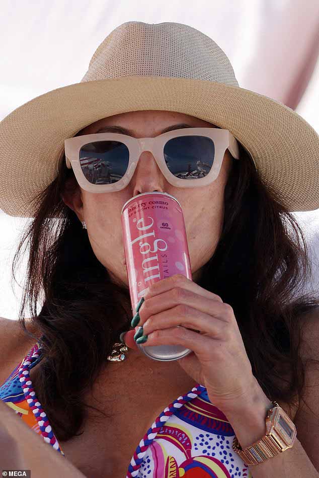 Франкель, как известно, продала свою империю Skinnygirl компании Beam Suntory за 100 миллионов долларов в 2011 году, и она до сих пор получает выплаты и небольшой процент от продаж от своего бывшего алкогольного бренда.