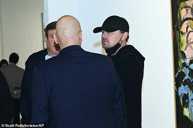 Леонардо Ди Каприо посетил день VIP-превью Art Basel в Майами-Бич, Флорида, в четверг.