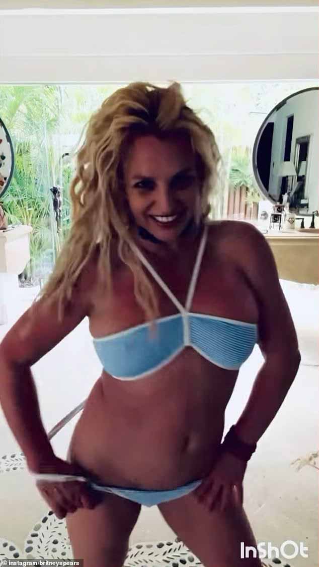 В пятницу 43-летняя певица зашла в Instagram, чтобы поделиться галереей случайных фотографий и видео, а также длинной подписью о том, почему она удалила клип, который закончился заявлением о том, что еда «лучше, чем секс».