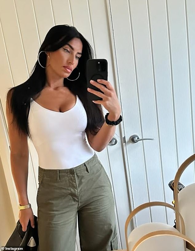 Источник сообщил: «Всего несколько месяцев назад Энни вручила Кайлу документы о разводе, но она передумала».