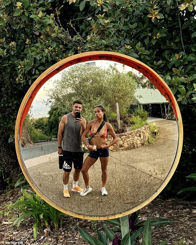 27-летний суперзвезда Penrith Panthers и его возлюбленная выложили в Instagram целую карусель снимков, на которых они выглядят как влюбленная пара.