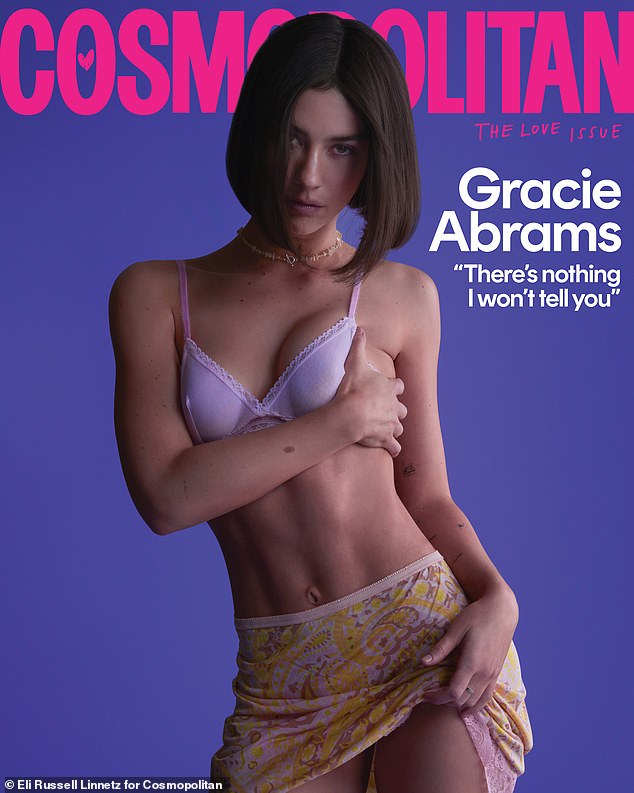 25-летняя малышка-непоседа разделась до нижнего белья для обложки Cosmopolitan и рассказала о нескольких темах, включая порно, Тейлор Свифт и любовь.