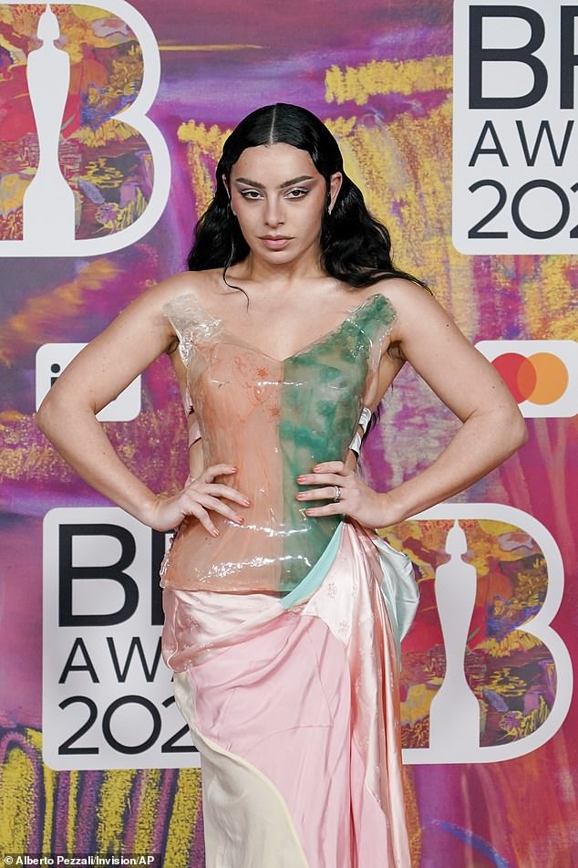 Charli XCX - один из хедлайнеров фестиваля Parklife в этом году