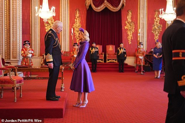 Впоследствии она стала ведущей программы BBC под названием Strictly Amy: Crohn's And Me