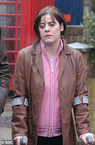 58-летняя актриса наиболее известна по роли Линн Хоббс в сериале BBC с 2000 по 2004 год.