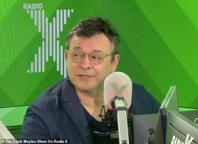 Джеймс Дин Брэдфилд пролил свет на испытания и невзгоды, связанные с работой в группе, вспоминая о расцвете группы, когда она выступала на разогреве у Oasis